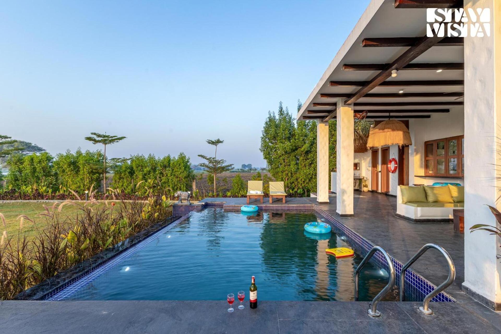 Stayvista At Lotus By The Lake With Pool, Bbq & Lawn Indore Exterior foto
