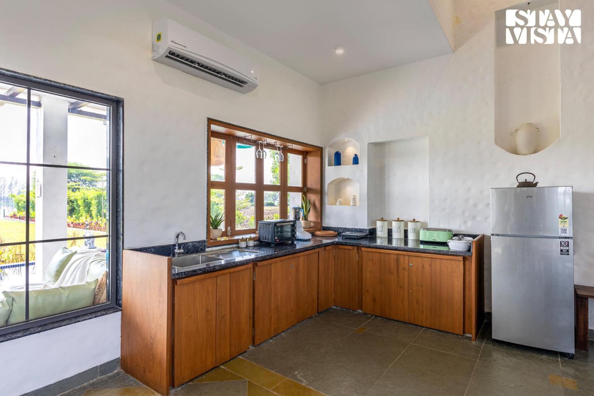Stayvista At Lotus By The Lake With Pool, Bbq & Lawn Indore Exterior foto