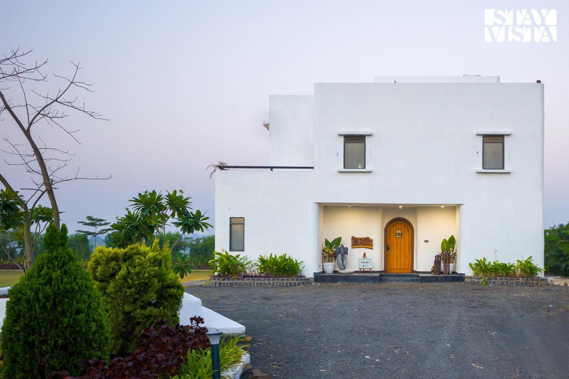 Stayvista At Lotus By The Lake With Pool, Bbq & Lawn Indore Exterior foto